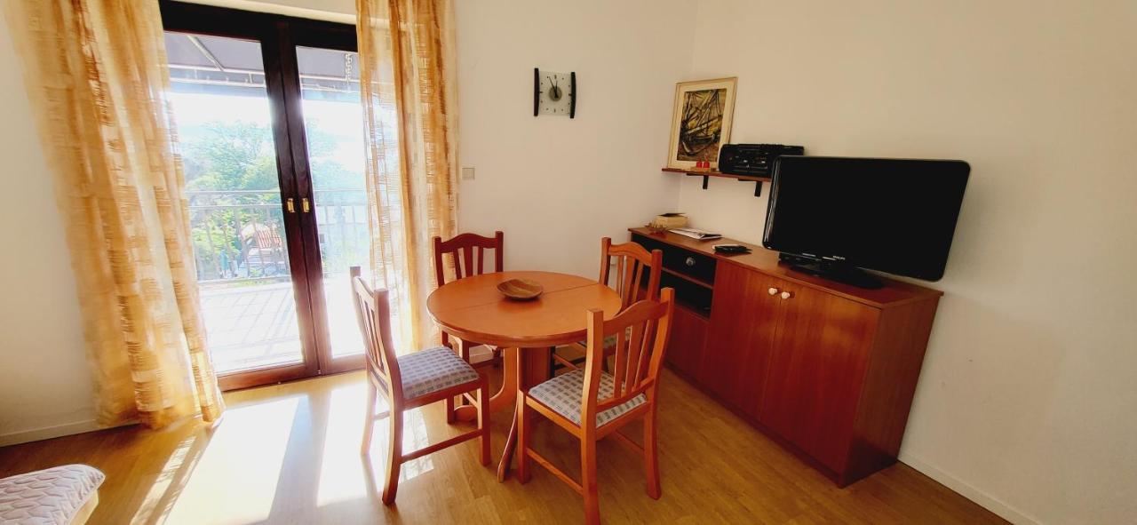 Apartments Italo By El-Pi Tours Нівице Екстер'єр фото