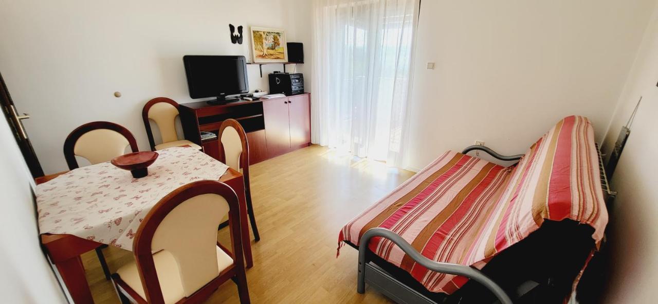 Apartments Italo By El-Pi Tours Нівице Екстер'єр фото