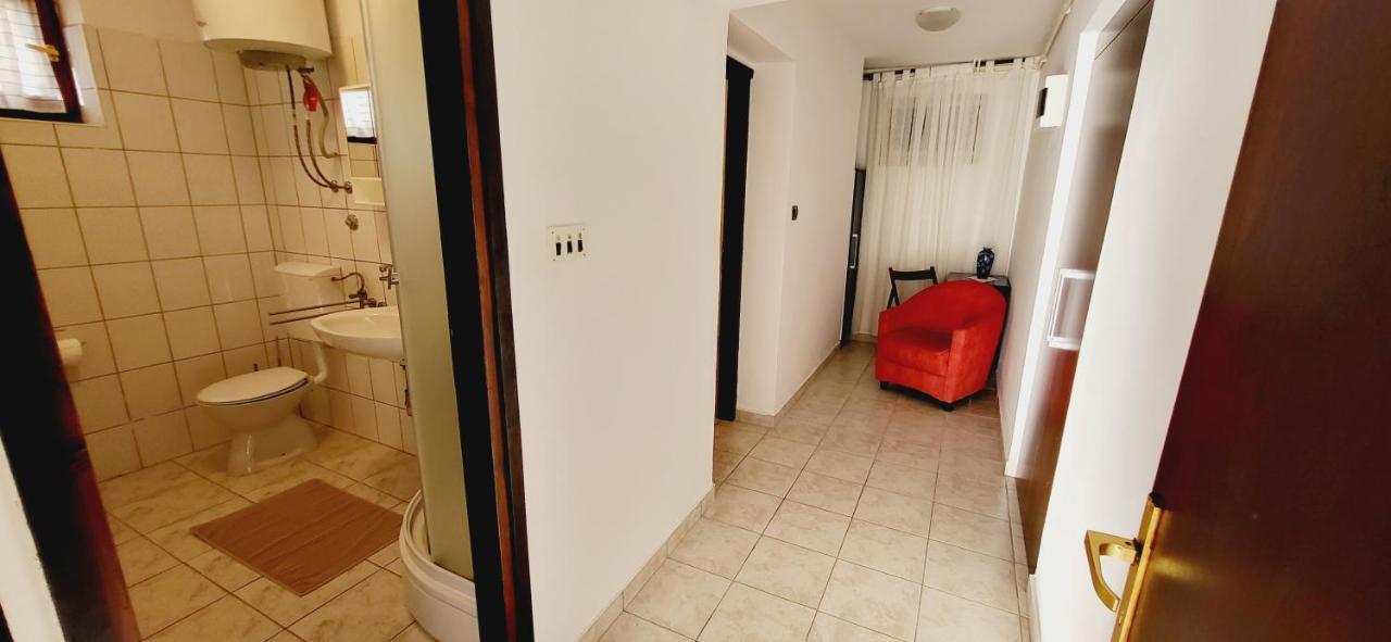 Apartments Italo By El-Pi Tours Нівице Екстер'єр фото