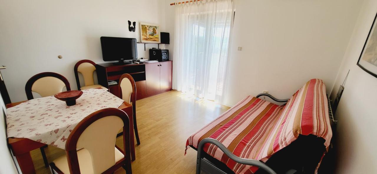 Apartments Italo By El-Pi Tours Нівице Екстер'єр фото