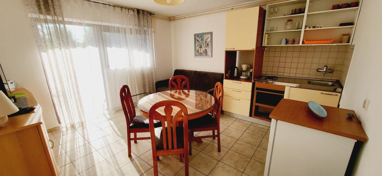Apartments Italo By El-Pi Tours Нівице Екстер'єр фото