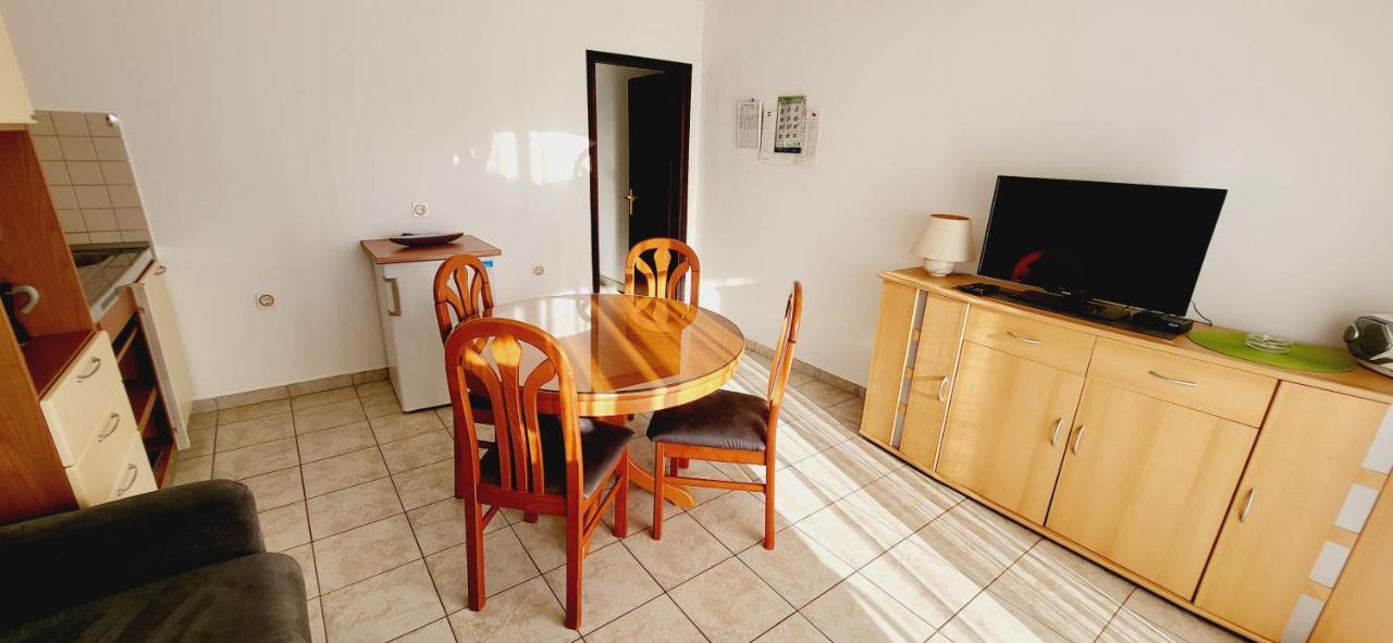Apartments Italo By El-Pi Tours Нівице Екстер'єр фото